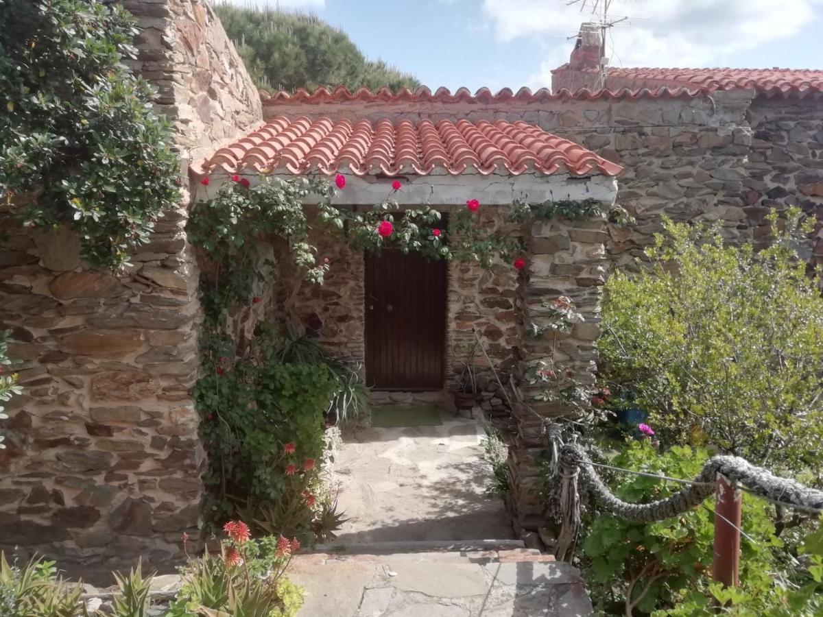 스틴티노 Sa Domo De Afra B&B 외부 사진