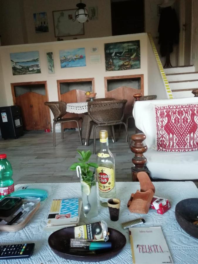 스틴티노 Sa Domo De Afra B&B 외부 사진